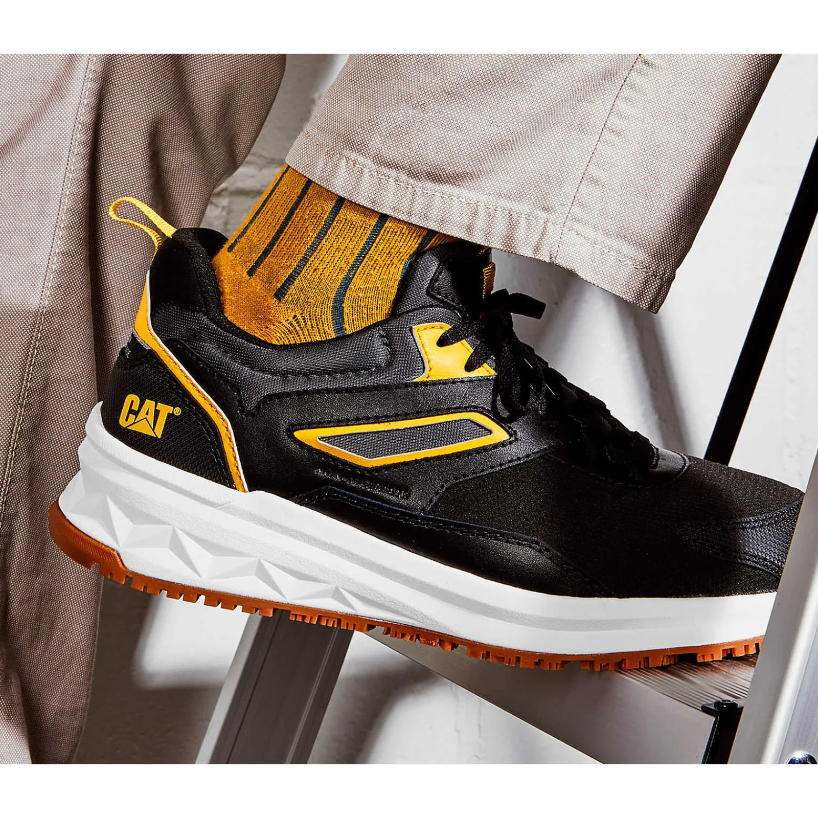 Cat Footwear Lightweight | Slip Resistant*Streamline Runner Carbon Composite Toe Static Dissipative Work Shoe